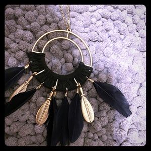 Black and gold feather necklace 💛🖤